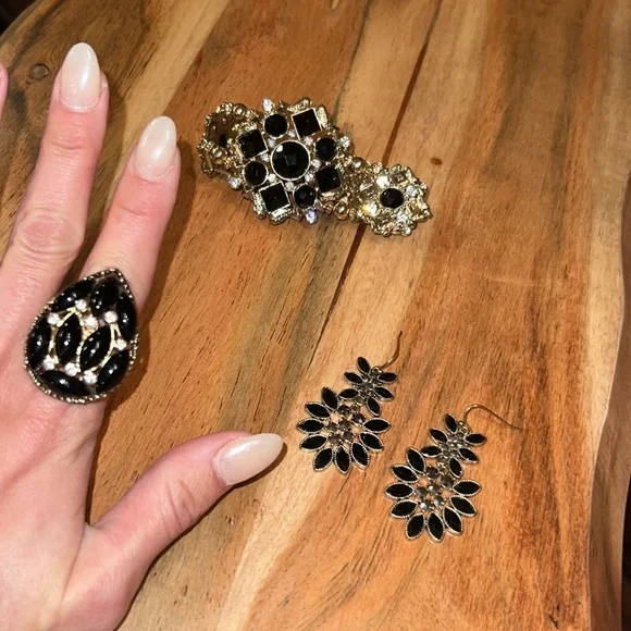 Costume jewelry set black gold & crystal rhinestone one size fits all adjustable - Picture 3 of 16